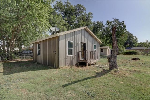 153 E Norway Street, Walnut Springs, TX 76690