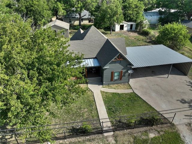 153 E Norway Street, Walnut Springs, TX 76690