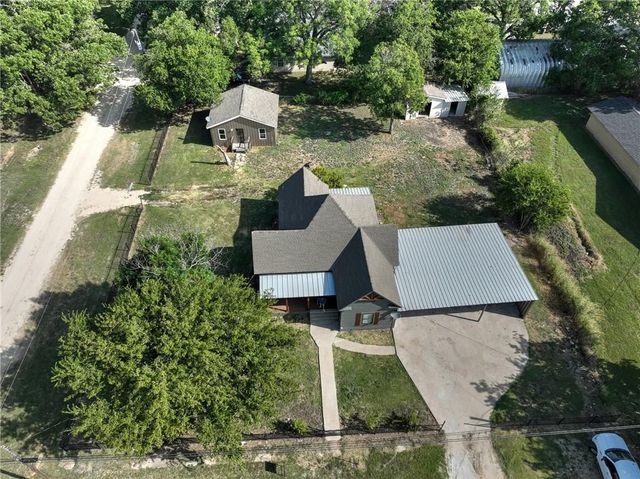 153 E Norway Street, Walnut Springs, TX 76690