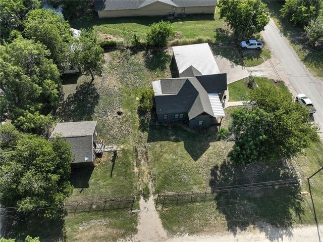 153 E Norway Street, Walnut Springs, TX 76690
