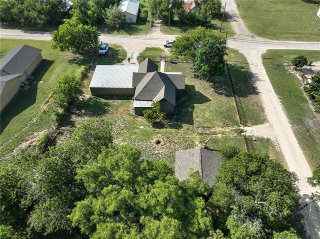 153 E Norway Street, Walnut Springs, TX 76690