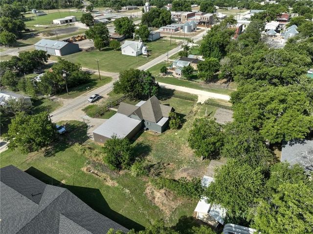 153 E Norway Street, Walnut Springs, TX 76690