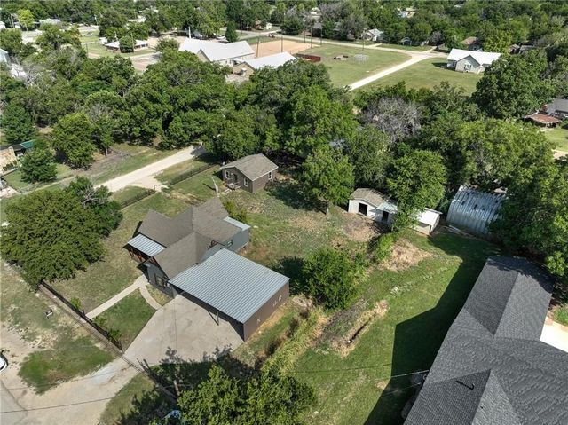 153 E Norway Street, Walnut Springs, TX 76690