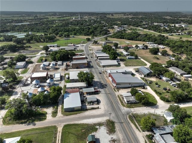 153 E Norway Street, Walnut Springs, TX 76690