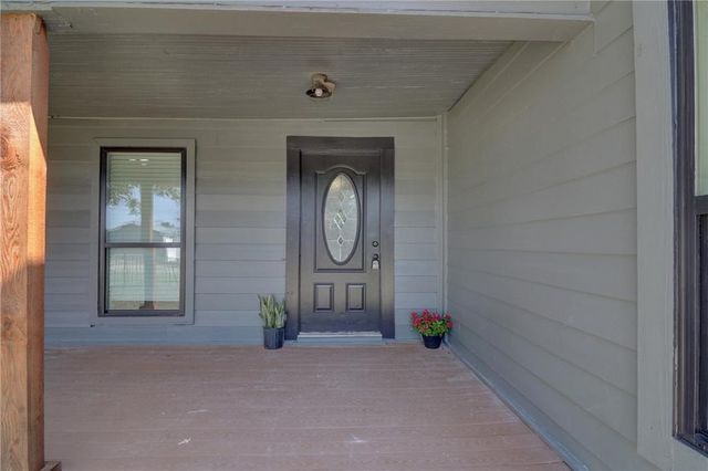 153 E Norway Street, Walnut Springs, TX 76690