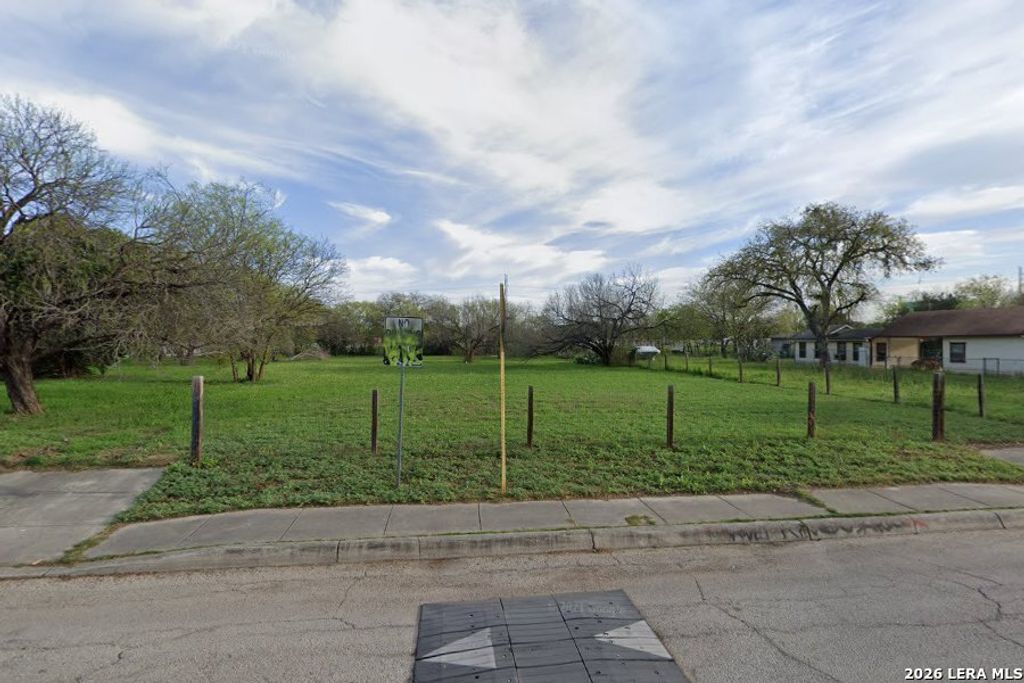 343 MENEFEE BLVD, San Antonio, TX 78207