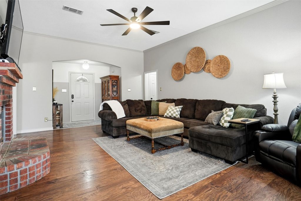 414 Madison Place, Ponder, TX 76259 — photo 2