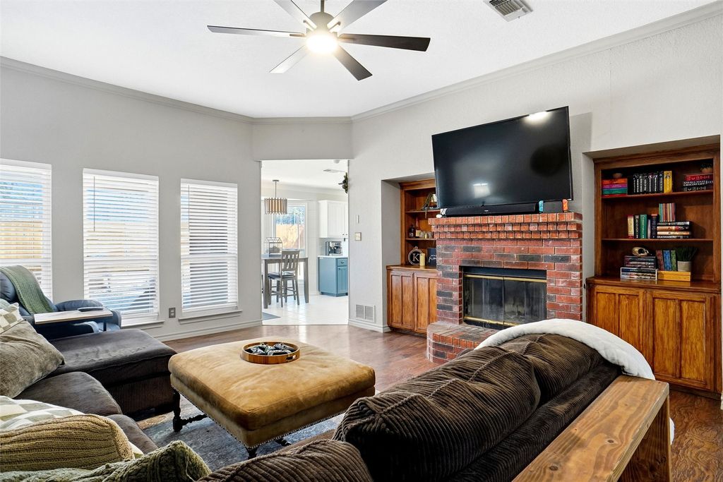 414 Madison Place, Ponder, TX 76259 — photo 4