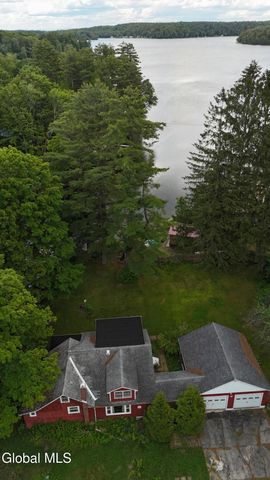 5518 Crooked Street, Galway, NY 12025