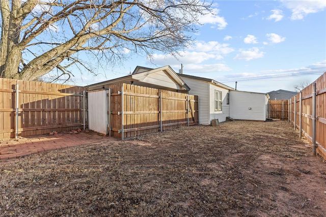 214 N 7th Street, Weatherford, OK 73096