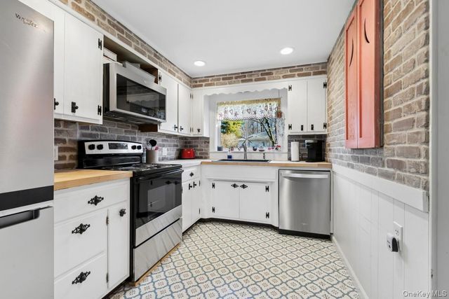 51 Lockitt Drive, Jamesport, NY 11901