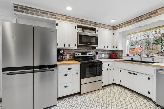 51 Lockitt Drive, Jamesport, NY 11901