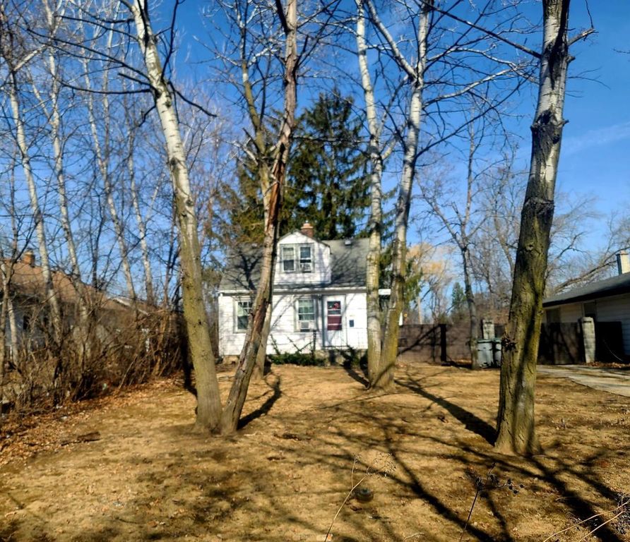 8630 W Lancaster AVENUE, Milwaukee, WI 53225