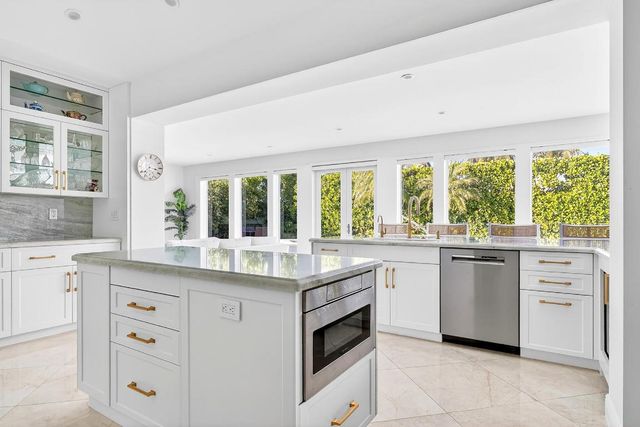 107 E Inlet Drive, Palm Beach, FL 33480