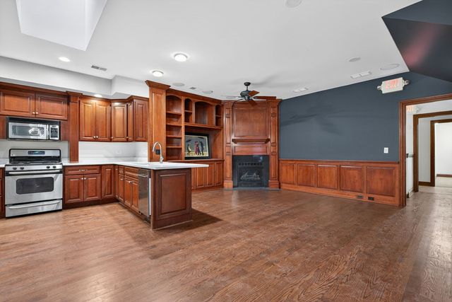 32 Uno Circle A-B, Joliet, IL 60435