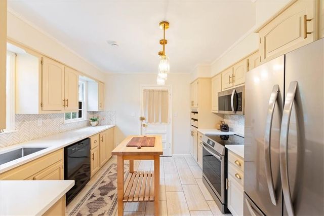 6013 W 61st Street, Mission, KS 66202