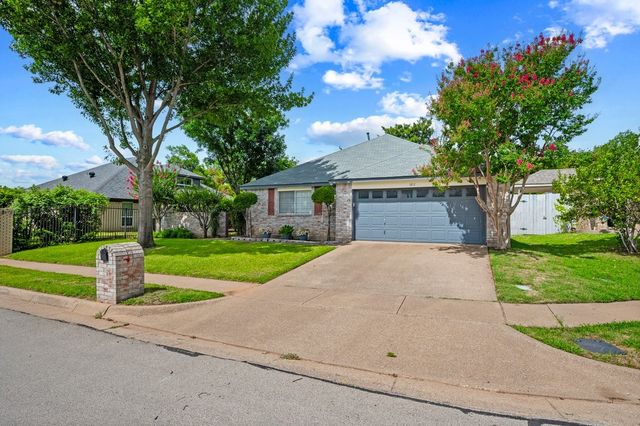 1812 Realistic Court, Bedford, TX 76021