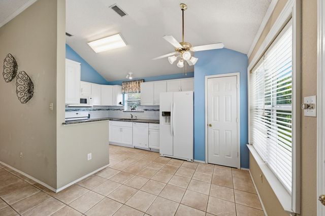 1812 Realistic Court, Bedford, TX 76021
