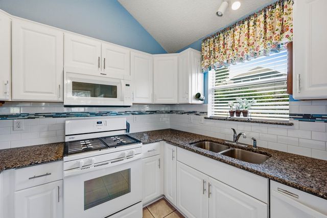1812 Realistic Court, Bedford, TX 76021