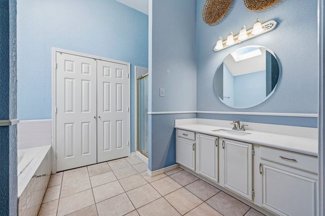 1812 Realistic Court, Bedford, TX 76021