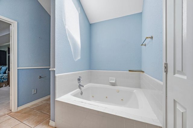 1812 Realistic Court, Bedford, TX 76021