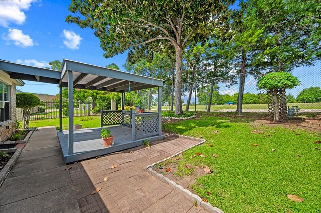1812 Realistic Court, Bedford, TX 76021