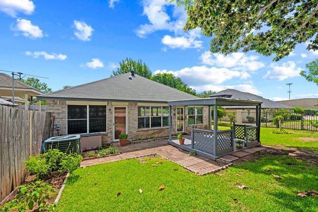 1812 Realistic Court, Bedford, TX 76021