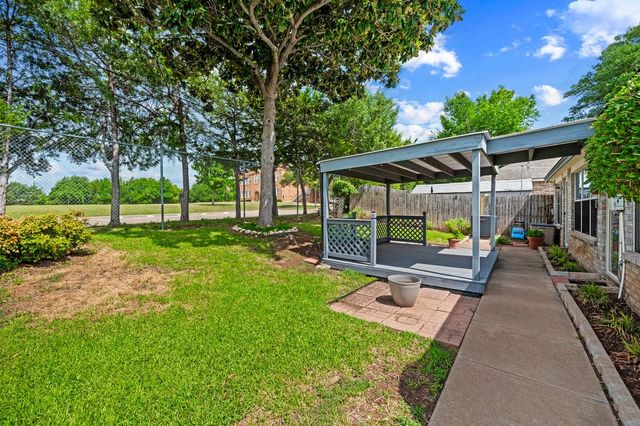 1812 Realistic Court, Bedford, TX 76021