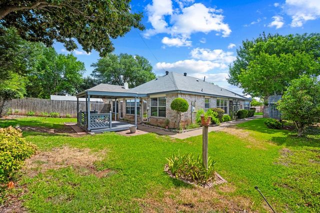 1812 Realistic Court, Bedford, TX 76021