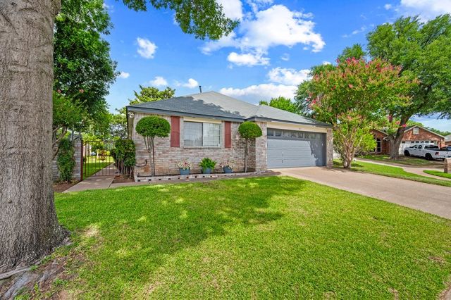 1812 Realistic Court, Bedford, TX 76021