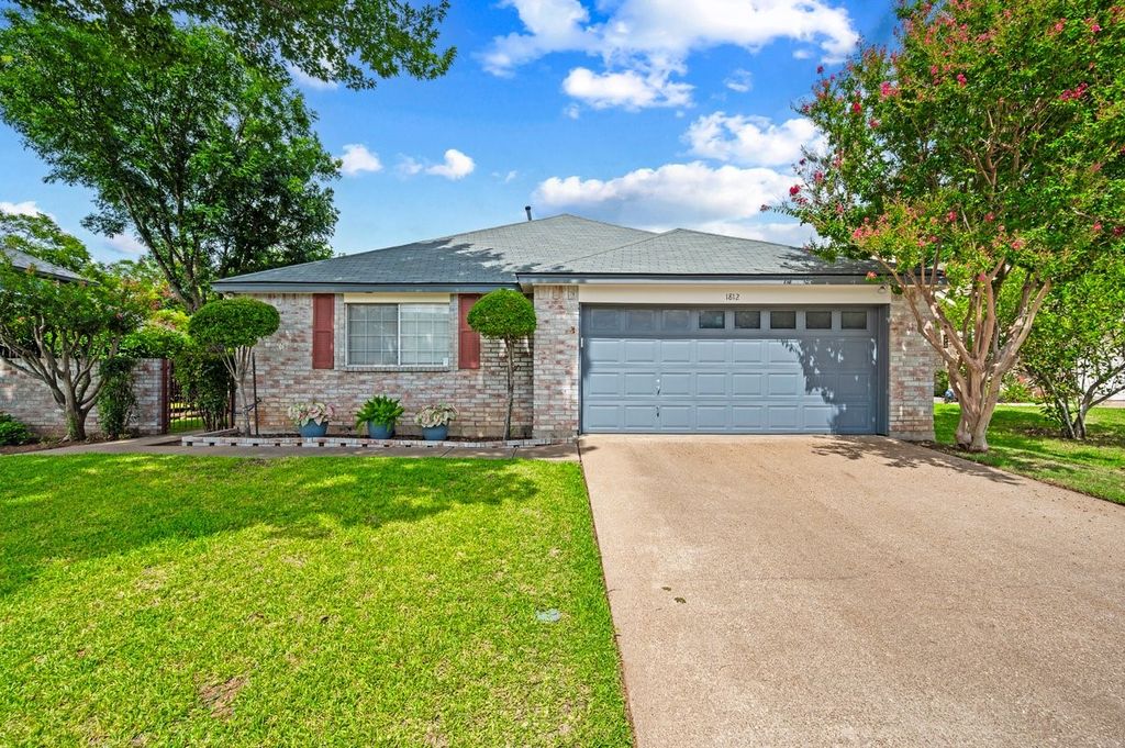 1812 Realistic Court, Bedford, TX 76021