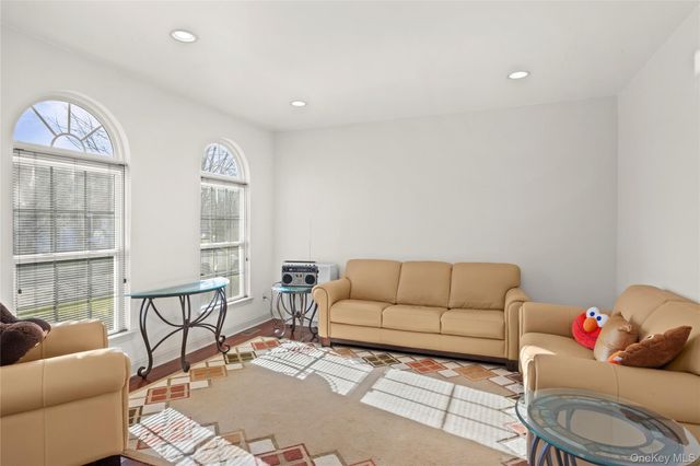 33 Pinehurst Drive, Mount Sinai, NY 11766