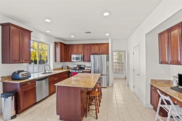 33 Pinehurst Drive, Mount Sinai, NY 11766