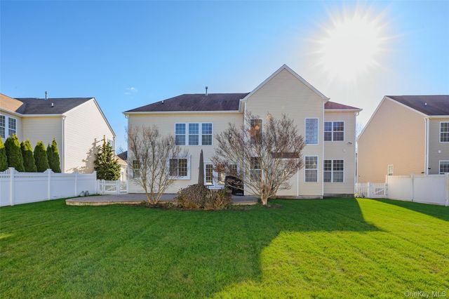 33 Pinehurst Drive, Mount Sinai, NY 11766