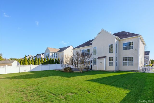 33 Pinehurst Drive, Mount Sinai, NY 11766