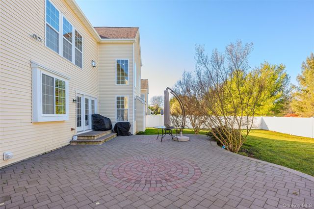 33 Pinehurst Drive, Mount Sinai, NY 11766