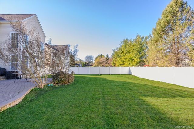 33 Pinehurst Drive, Mount Sinai, NY 11766