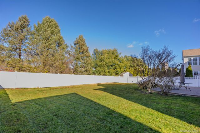 33 Pinehurst Drive, Mount Sinai, NY 11766