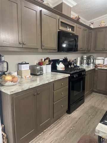 123 SE 46th CT, Topeka, KS 66609