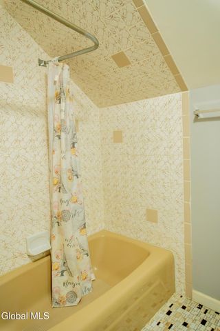 818 Bedford Road, Schenectady, NY 12308