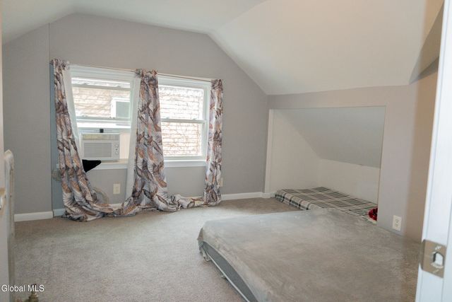 818 Bedford Road, Schenectady, NY 12308