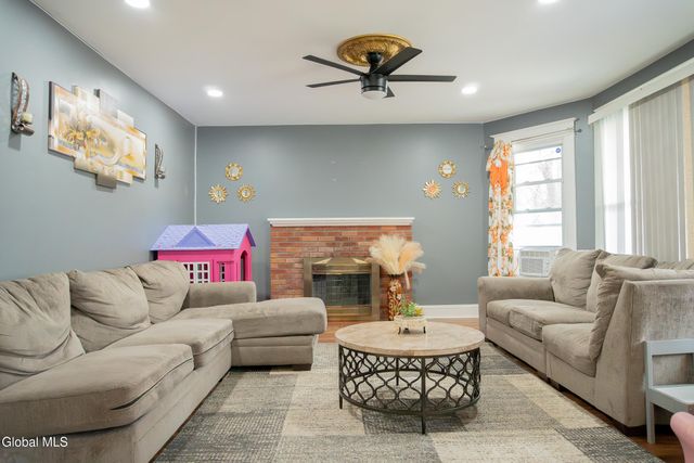 818 Bedford Road, Schenectady, NY 12308