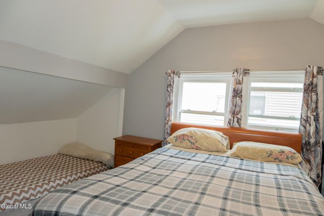 818 Bedford Road, Schenectady, NY 12308