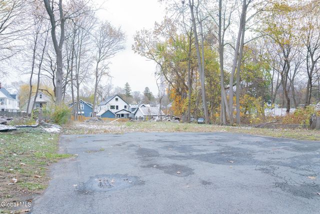 818 Bedford Road, Schenectady, NY 12308