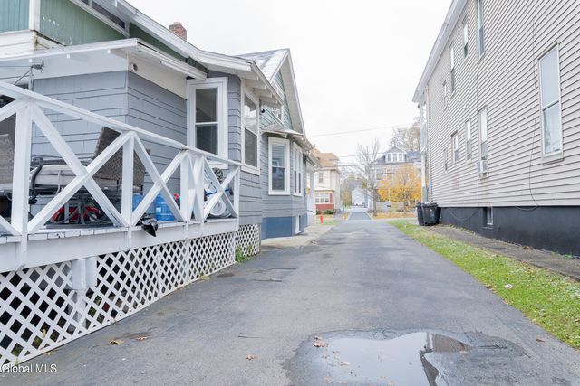 818 Bedford Road, Schenectady, NY 12308