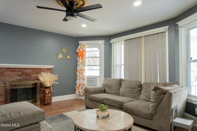 818 Bedford Road, Schenectady, NY 12308