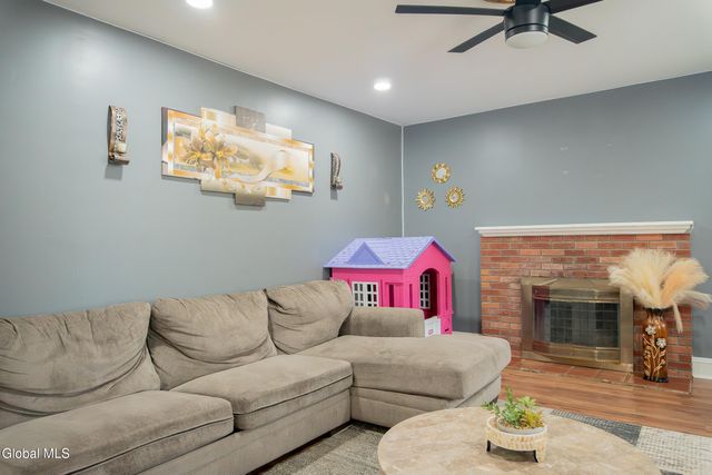 818 Bedford Road, Schenectady, NY 12308