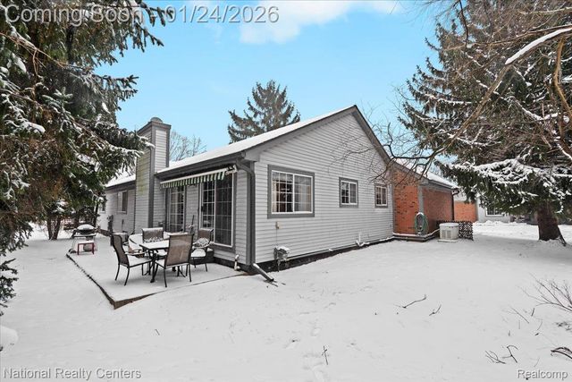 485 Winwood Circle 115, Walled Lake, MI 48390