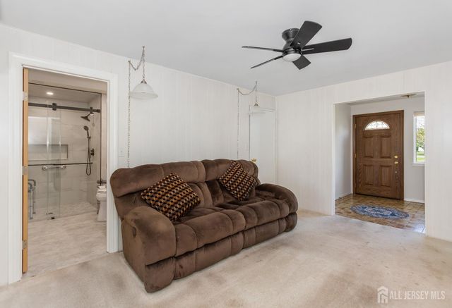 15 Pinho Avenue, Carteret, NJ 07008