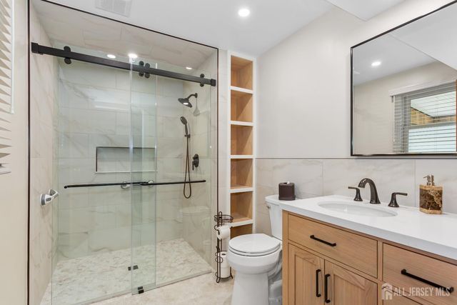 15 Pinho Avenue, Carteret, NJ 07008